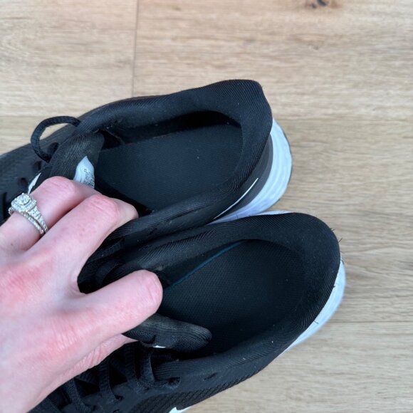 Nike Womens Revolution 5 Running Shoes Size 11 Black White Active Athletic - Picture 8 of 14